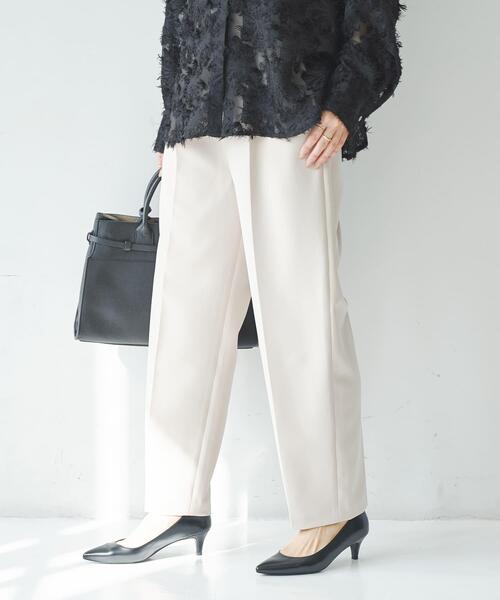 URBAN RESEARCH（アーバンリサーチ）の「『3サイズ展開』タックテーパードパンツ（その他パンツ・レディース・ネイビー/ベージュ/ブラック・36/38/40）」の5枚目の写真