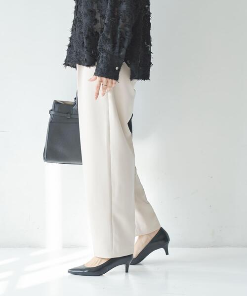 URBAN RESEARCH（アーバンリサーチ）の「『3サイズ展開』タックテーパードパンツ（その他パンツ・レディース・ネイビー/ベージュ/ブラック・36/38/40）」の6枚目の写真