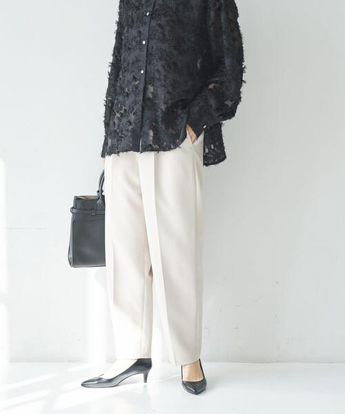 URBAN RESEARCH（アーバンリサーチ）の「『3サイズ展開』タックテーパードパンツ（その他パンツ・レディース・ネイビー/ベージュ/ブラック・36/38/40）」の9枚目の写真