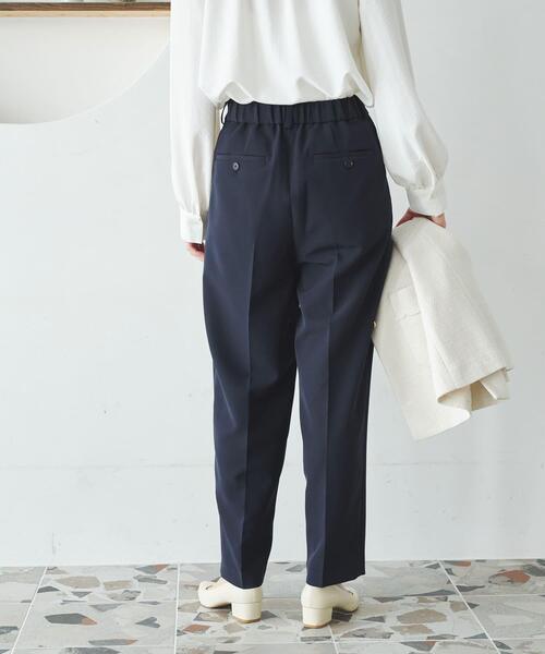 URBAN RESEARCH（アーバンリサーチ）の「『3サイズ展開』タックテーパードパンツ（その他パンツ・レディース・ネイビー/ベージュ/ブラック・36/38/40）」の16枚目の写真