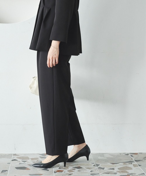 URBAN RESEARCH（アーバンリサーチ）の「タックテーパードパンツ（その他パンツ・レディース・ネイビー/ベージュ/ブラック・36/38/40）」の6枚目の写真