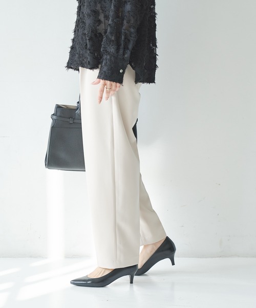 URBAN RESEARCH（アーバンリサーチ）の「タックテーパードパンツ（その他パンツ・レディース・ネイビー/ベージュ/ブラック・36/38/40）」の13枚目の写真