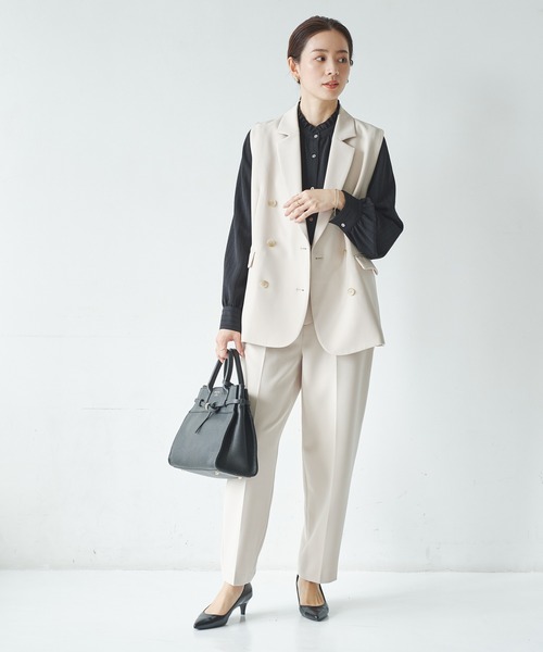 URBAN RESEARCH（アーバンリサーチ）の「タックテーパードパンツ（その他パンツ・レディース・ネイビー/ベージュ/ブラック・36/38/40）」の18枚目の写真