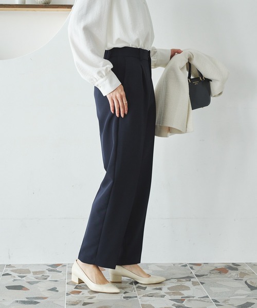 URBAN RESEARCH（アーバンリサーチ）の「タックテーパードパンツ（その他パンツ・レディース・ネイビー/ベージュ/ブラック・36/38/40）」の20枚目の写真