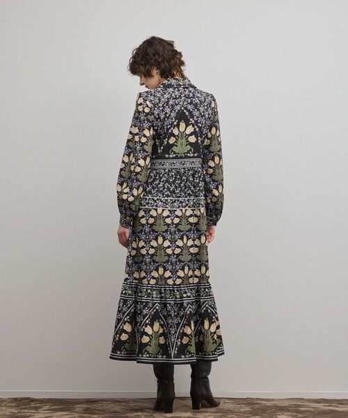 GRACE CONTINENTAL（グレースコンチネンタル）の「フラワーパターンプリントワンピース（ワンピース・レディース・ブラック/キナリ・34/36/38）」の15枚目の写真