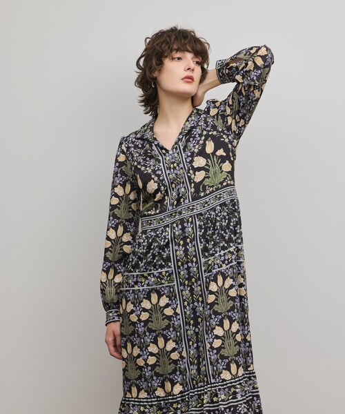 GRACE CONTINENTAL（グレースコンチネンタル）の「フラワーパターンプリントワンピース（ワンピース・レディース・ブラック/キナリ・34/36/38）」の17枚目の写真
