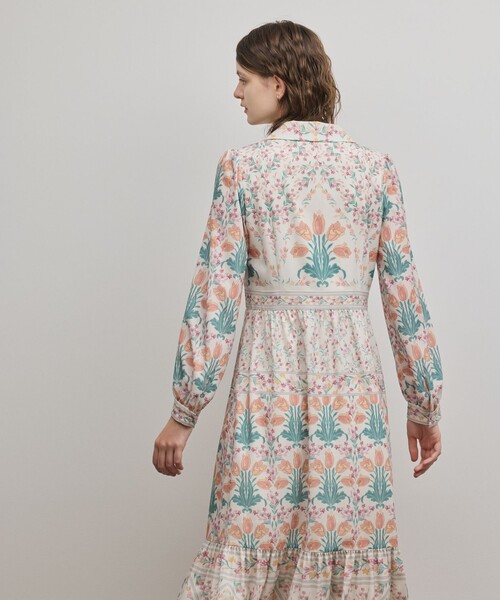 GRACE CONTINENTAL（グレースコンチネンタル）の「フラワーパターンプリントワンピース（ワンピース・レディース・ブラック/キナリ・34/36/38）」の6枚目の写真