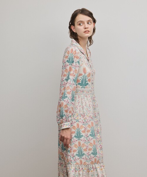 GRACE CONTINENTAL（グレースコンチネンタル）の「フラワーパターンプリントワンピース（ワンピース・レディース・ブラック/キナリ・34/36/38）」の7枚目の写真