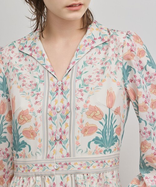 GRACE CONTINENTAL（グレースコンチネンタル）の「フラワーパターンプリントワンピース（ワンピース・レディース・ブラック/キナリ・34/36/38）」の8枚目の写真