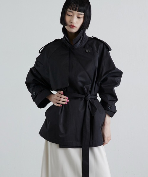 Lui's（ルイス）の「トレンチショートコート（トレンチコート・レディース・ブラック/ベージュ・FREE）」の4枚目の写真