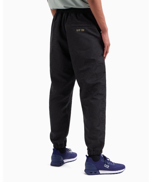 EMPORIO ARMANI EA7（エンポリオアルマーニイーエーセブン）の「【エンポリオ アルマーニ EA7】Soccer パンツ ジャカードファブリック（チノパンツ・メンズ・ブラック・SMALL/X-LARGE/X-SMALL）」の3枚目の写真