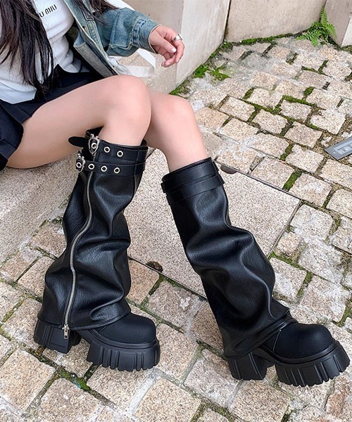 gossip!ロサンゼルス(ゴシップロサンゼルス)の「Y2K{1足3役}コンバーチブル 超厚底×スリーブSETブーツ 2 ウェイパンツブーツ 取り外し可能レッグカバー付き ショートマーチンブーツ(ブーツ・レディース・ブラック/ホワイト・38/37/36)」の4枚目の写真