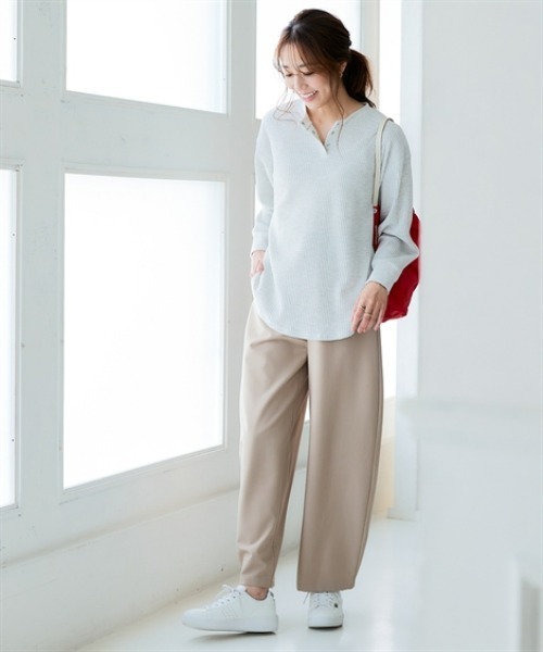 nissen（ニッセン）の「ワッフル素材ヘンリーネックゆるシルエットプルオーバー（UVカット）＜大きいサイズ有＞（Tシャツ/カットソー・レディース・ベージュ/オートミール/セージグリーン/ブラック/チャコールグレー・LL/L/M/S/3L）」の7枚目の写真