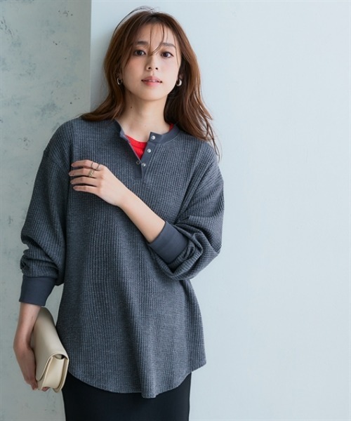 nissen（ニッセン）の「ワッフル素材ヘンリーネックゆるシルエットプルオーバー（UVカット）＜大きいサイズ有＞（Tシャツ/カットソー・レディース・ベージュ/オートミール/セージグリーン/ブラック/チャコールグレー・LL/L/M/S/3L）」の9枚目の写真