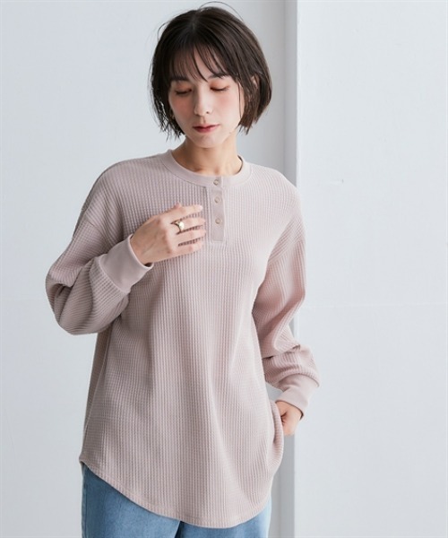 nissen（ニッセン）の「ワッフル素材ヘンリーネックゆるシルエットプルオーバー（UVカット）＜大きいサイズ有＞（Tシャツ/カットソー・レディース・ベージュ/オートミール/セージグリーン/ブラック/チャコールグレー・LL/L/M/S/3L）」の16枚目の写真