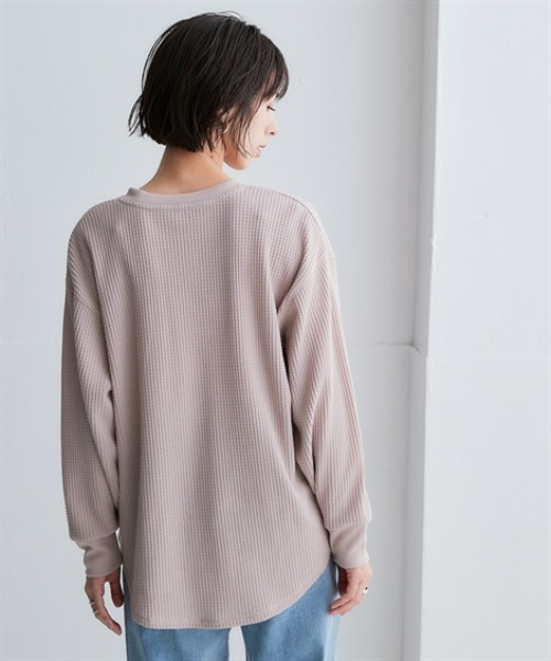 nissen（ニッセン）の「ワッフル素材ヘンリーネックゆるシルエットプルオーバー（UVカット）＜大きいサイズ有＞（Tシャツ/カットソー・レディース・ベージュ/オートミール/セージグリーン/ブラック/チャコールグレー・LL/L/M/S/3L）」の20枚目の写真