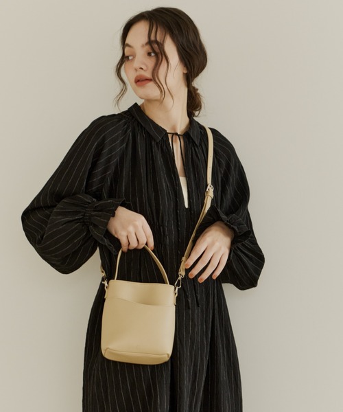 OLUN（オルン）の「nuance shoulder bag/ニュアンスショルダーバッグ（ショルダーバッグ・レディース・ブラック/ベージュ/キャメル・FREE）」の22枚目の写真