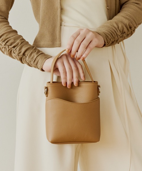 OLUN（オルン）の「nuance shoulder bag/ニュアンスショルダーバッグ（ショルダーバッグ・レディース・ブラック/ベージュ/キャメル・FREE）」の7枚目の写真