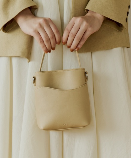 OLUN（オルン）の「nuance shoulder bag/ニュアンスショルダーバッグ（ショルダーバッグ・レディース・ブラック/ベージュ/キャメル・FREE）」の8枚目の写真