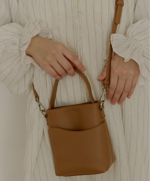 OLUN（オルン）の「nuance shoulder bag/ニュアンスショルダーバッグ（ショルダーバッグ・レディース・ブラック/ベージュ/キャメル・FREE）」の21枚目の写真