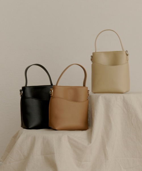 OLUN（オルン）の「nuance shoulder bag/ニュアンスショルダーバッグ（ショルダーバッグ・レディース・ブラック/ベージュ/キャメル・FREE）」の4枚目の写真