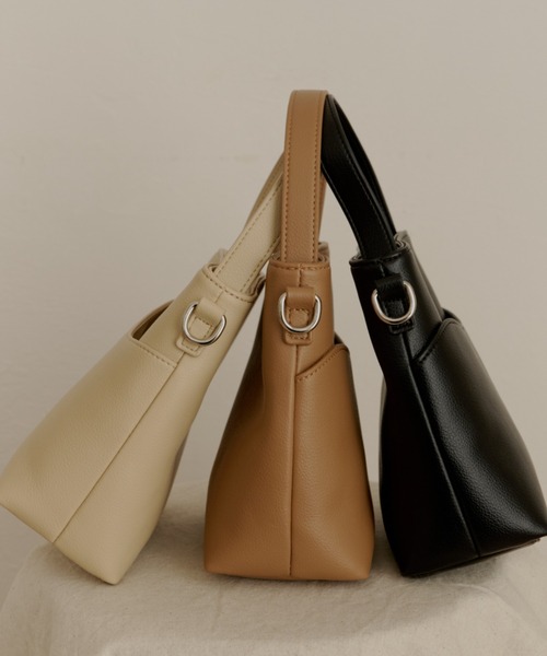 OLUN（オルン）の「nuance shoulder bag/ニュアンスショルダーバッグ（ショルダーバッグ・レディース・ブラック/ベージュ/キャメル・FREE）」の5枚目の写真