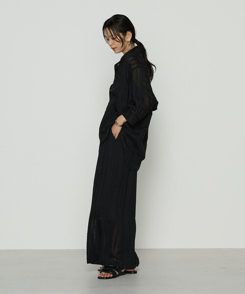 Gabardine K.T(ギャバジンケーティー)の「ジャカードボーダー 身幅たっぷりシャツ(シャツ/ブラウス・レディース・ブラック・9号)」の2枚目の写真