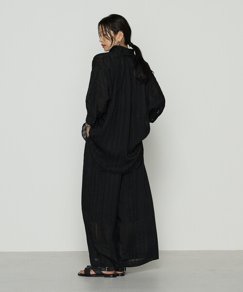 Gabardine K.T(ギャバジンケーティー)の「ジャカードボーダー 身幅たっぷりシャツ(シャツ/ブラウス・レディース・ブラック・9号)」の3枚目の写真