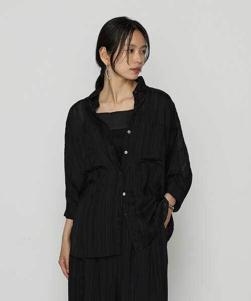Gabardine K.T(ギャバジンケーティー)の「ジャカードボーダー 身幅たっぷりシャツ(シャツ/ブラウス・レディース・ブラック・9号)」の4枚目の写真