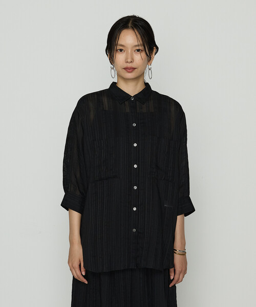 Gabardine K.T(ギャバジンケーティー)の「ジャカードボーダー 身幅たっぷりシャツ(シャツ/ブラウス・レディース・ブラック・9号)」の6枚目の写真