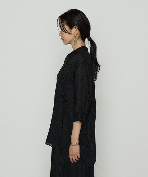 Gabardine K.T(ギャバジンケーティー)の「ジャカードボーダー 身幅たっぷりシャツ(シャツ/ブラウス・レディース・ブラック・9号)」の7枚目の写真