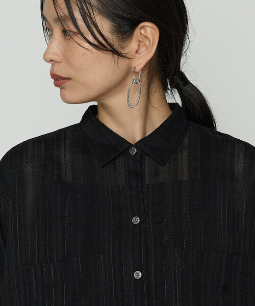 Gabardine K.T(ギャバジンケーティー)の「ジャカードボーダー 身幅たっぷりシャツ(シャツ/ブラウス・レディース・ブラック・9号)」の9枚目の写真