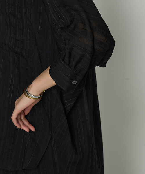 Gabardine K.T(ギャバジンケーティー)の「ジャカードボーダー 身幅たっぷりシャツ(シャツ/ブラウス・レディース・ブラック・9号)」の11枚目の写真