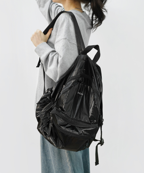 D.LAB(ディラップ)の「ポールグロッシーバックパック - ブラック + オリングキリングプレゼント(バックパック/リュック・レディース・その他・FREE)」の2枚目の写真
