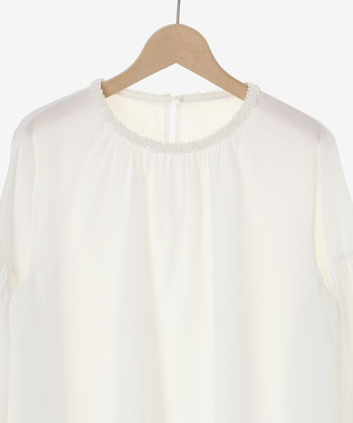 le.coeur blanc（ルクールブラン）の「ノーカラーボリュームスリーブブラウス（シャツ/ブラウス・レディース・ホワイト・38）」の2枚目の写真