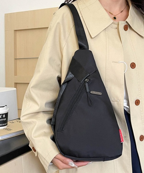 VIBGYOR(ヴィブジョー)の「FReePLACe/ユニセックス ナイロン ショルダーバッグ X12754(ショルダーバッグ・レディース・ホワイト/ブラック・FREE)」の4枚目の写真