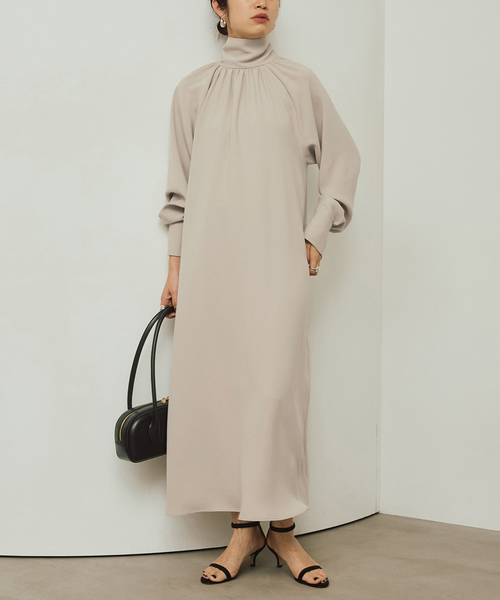 VERMEIL par iena(ヴェルメイユパーイエナ)の「《追加2》NEW 2WAY ボウタイワンピース(ワンピース・レディース・ベージュ/ネイビー・FREE)」の2枚目の写真