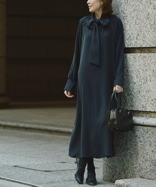 VERMEIL par iena(ヴェルメイユパーイエナ)の「《追加2》NEW 2WAY ボウタイワンピース(ワンピース・レディース・ベージュ/ネイビー・FREE)」の1枚目の写真