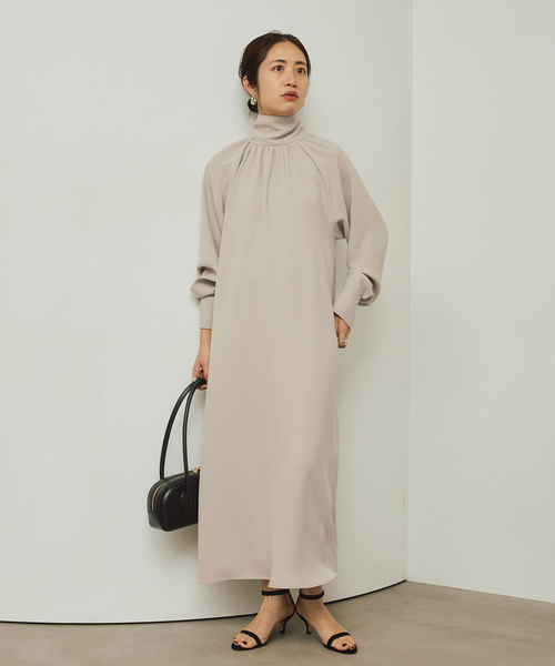 VERMEIL par iena(ヴェルメイユパーイエナ)の「《追加2》NEW 2WAY ボウタイワンピース(ワンピース・レディース・ベージュ/ネイビー・FREE)」の3枚目の写真