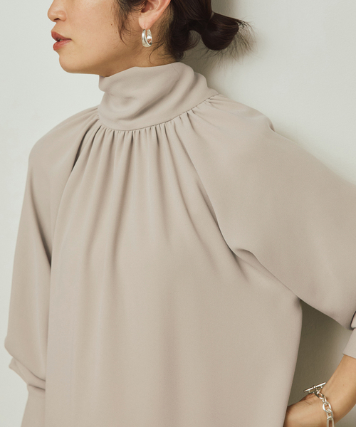 VERMEIL par iena(ヴェルメイユパーイエナ)の「《追加2》NEW 2WAY ボウタイワンピース(ワンピース・レディース・ベージュ/ネイビー・FREE)」の6枚目の写真