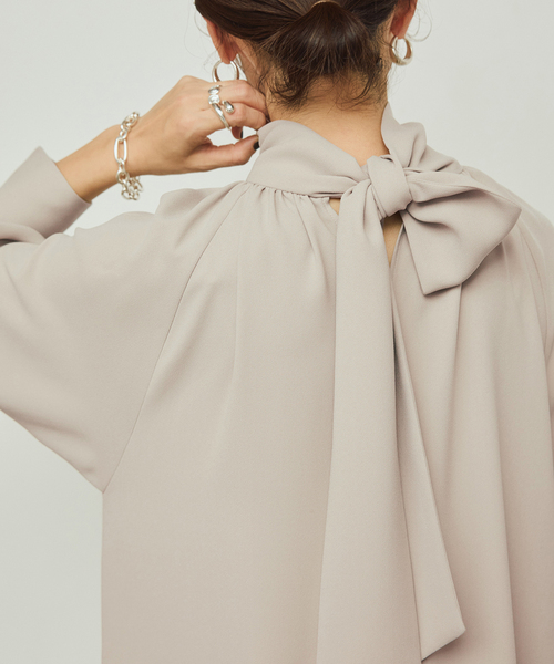 VERMEIL par iena(ヴェルメイユパーイエナ)の「《追加2》NEW 2WAY ボウタイワンピース(ワンピース・レディース・ベージュ/ネイビー・FREE)」の7枚目の写真