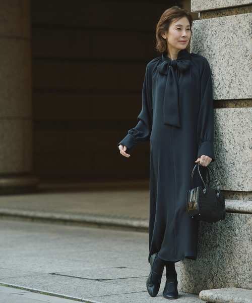 VERMEIL par iena(ヴェルメイユパーイエナ)の「《追加2》NEW 2WAY ボウタイワンピース(ワンピース・レディース・ベージュ/ネイビー・FREE)」の10枚目の写真