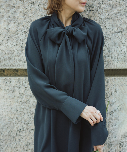 VERMEIL par iena(ヴェルメイユパーイエナ)の「《追加2》NEW 2WAY ボウタイワンピース(ワンピース・レディース・ベージュ/ネイビー・FREE)」の11枚目の写真