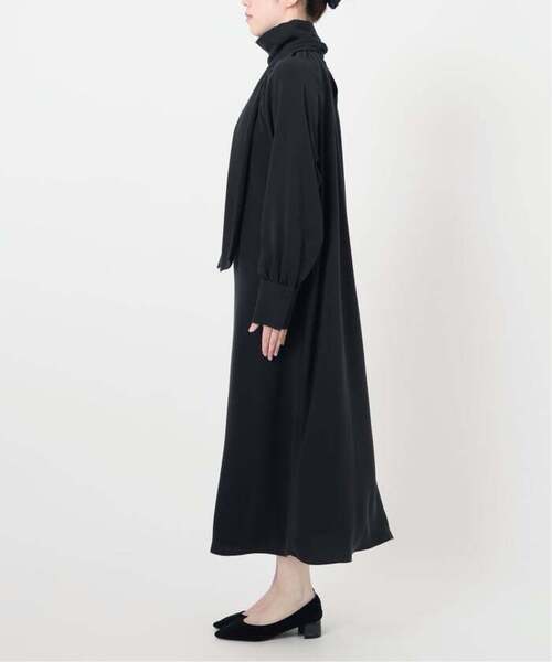 VERMEIL par iena(ヴェルメイユパーイエナ)の「《追加2》NEW 2WAY ボウタイワンピース(ワンピース・レディース・ベージュ/ネイビー・FREE)」の13枚目の写真