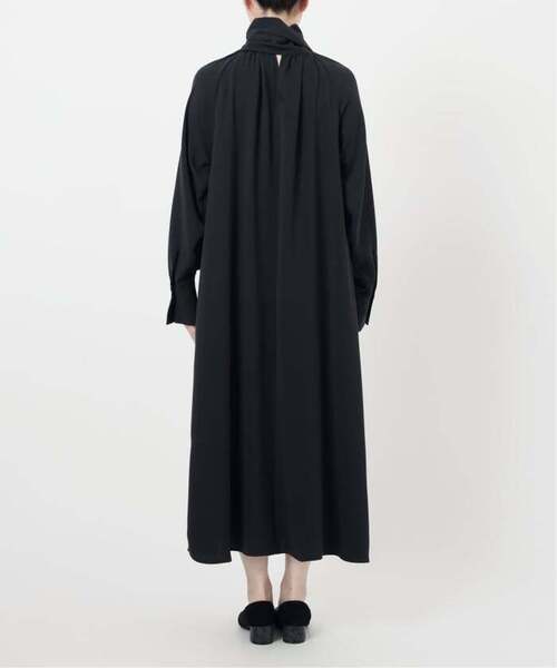 VERMEIL par iena(ヴェルメイユパーイエナ)の「《追加2》NEW 2WAY ボウタイワンピース(ワンピース・レディース・ベージュ/ネイビー・FREE)」の14枚目の写真