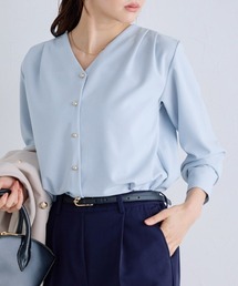 Pierrot（ピエロ）の「ゴールドボタンVネックTブラウス（シャツ/ブラウス）」