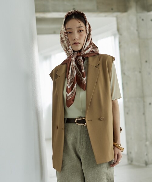 GALLEST（ギャレスト）の「Comfy SET UP｜ベルテッドジレ【セットアップ対応／通勤／カセット服】（ベスト・レディース・ブラック/ダークグレー/キャメル/ライトブルー・40/38/36）」の4枚目の写真