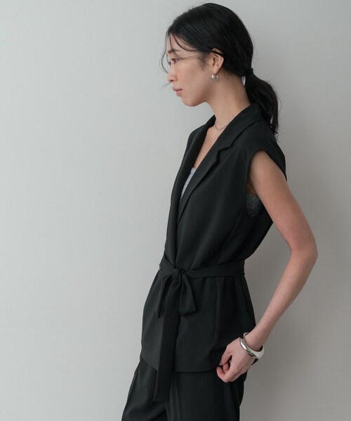 GALLEST（ギャレスト）の「Comfy SET UP｜ベルテッドジレ【セットアップ対応／通勤／カセット服】（ベスト・レディース・ブラック/ダークグレー/キャメル/ライトブルー・40/38/36）」の7枚目の写真