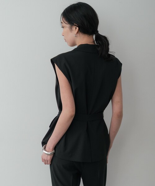 GALLEST（ギャレスト）の「Comfy SET UP｜ベルテッドジレ【セットアップ対応／通勤／カセット服】（ベスト・レディース・ブラック/ダークグレー/キャメル/ライトブルー・40/38/36）」の8枚目の写真