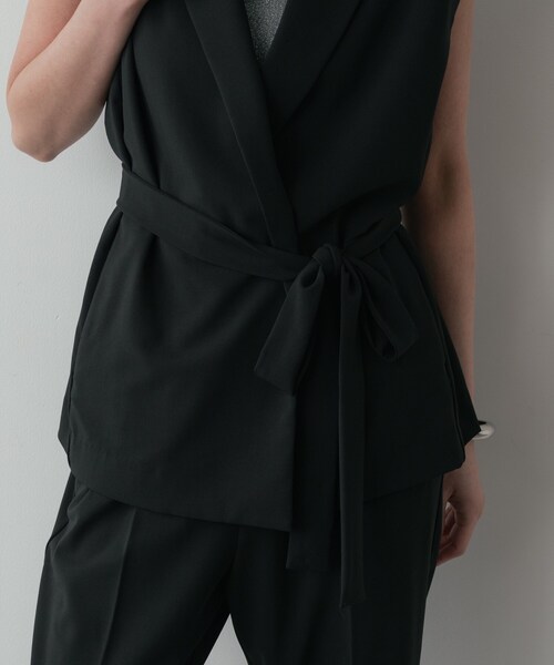 GALLEST（ギャレスト）の「Comfy SET UP｜ベルテッドジレ【セットアップ対応／通勤／カセット服】（ベスト・レディース・ブラック/ダークグレー/キャメル/ライトブルー・40/38/36）」の9枚目の写真